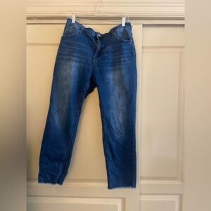 Stretch Raw Hem Relaxed Ankle Jeans